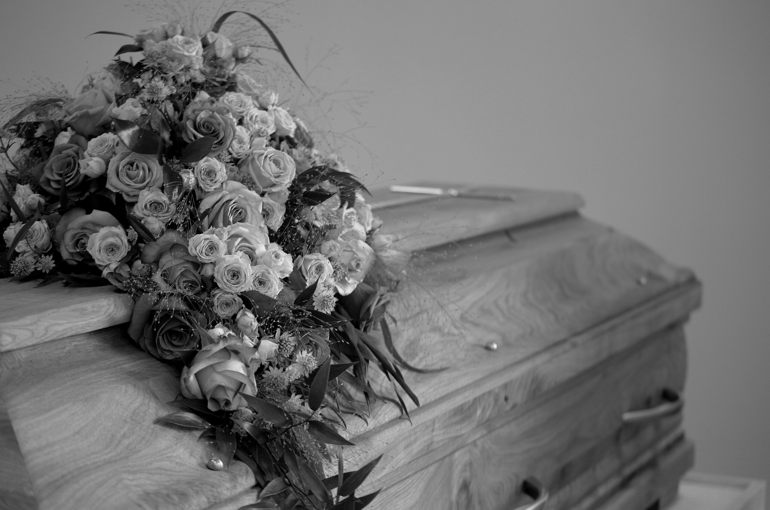 What is the Difference Between a Coffin and a Casket for a Funeral? | T ...